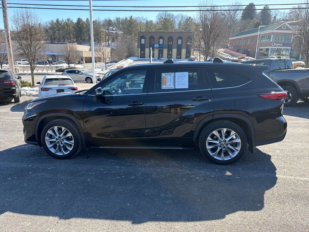 Used 2022 Toyota Highlander Limited image 4