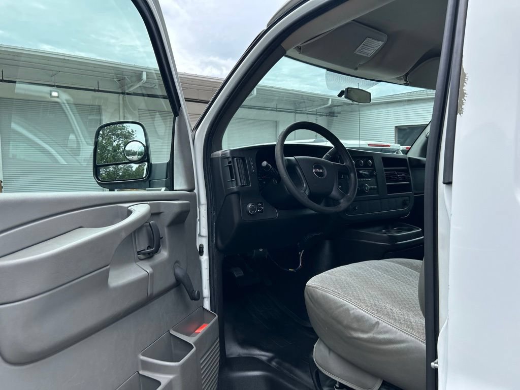 Used 2011 GMC Savana 2500 RWD image 9