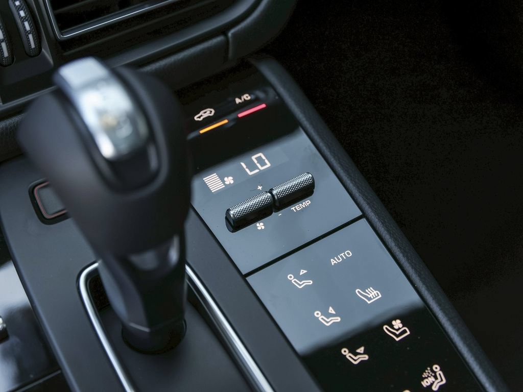 Certified 2026 Porsche Macan AWD/4WD image 25