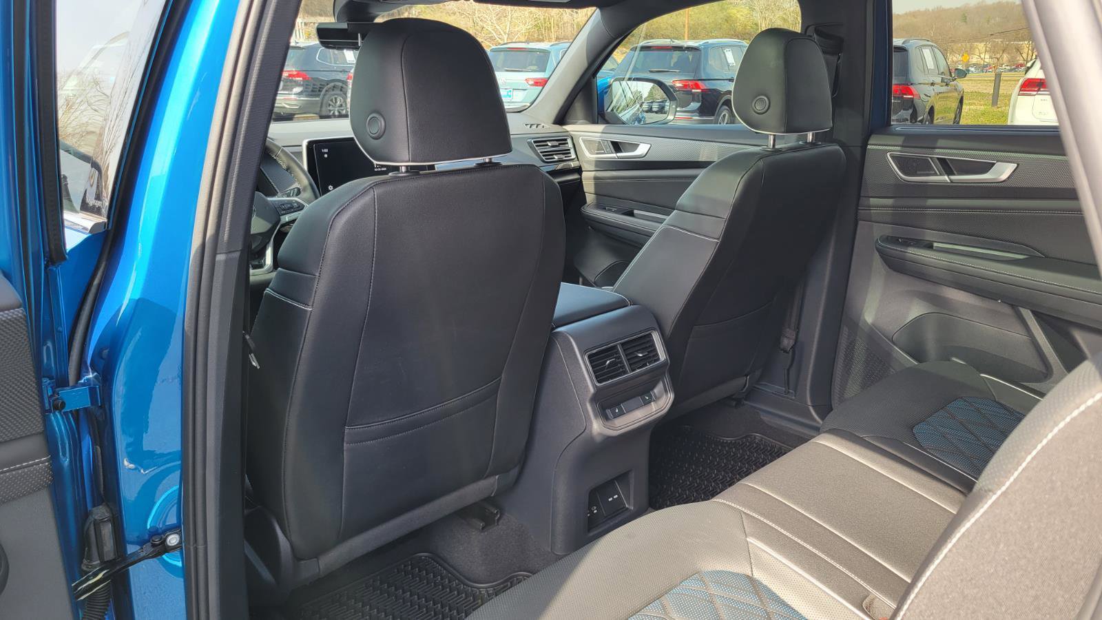 Certified 2025 Volkswagen Atlas Cross Sport SEL Premium R-Line image 36