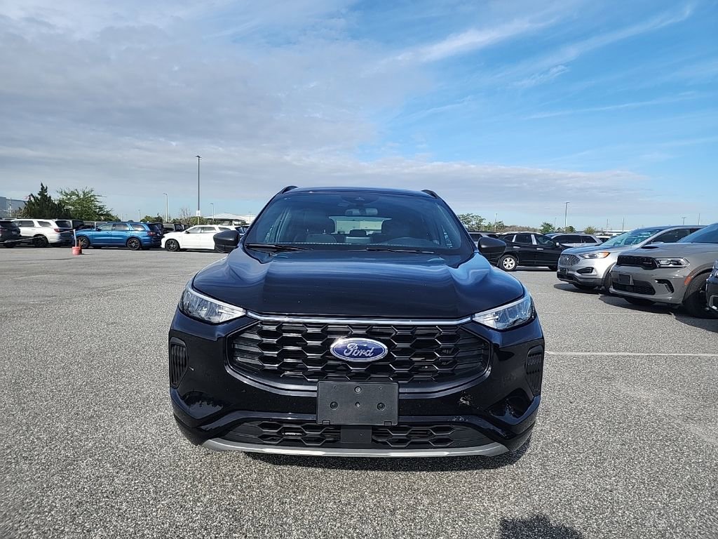 Used 2024 Ford Escape ST-Line image 2