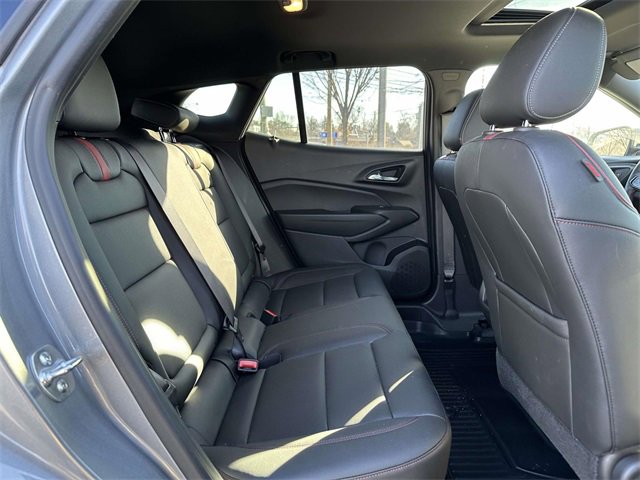 Used 2025 Chevrolet Trax RS w/ Sunroof Package image 22