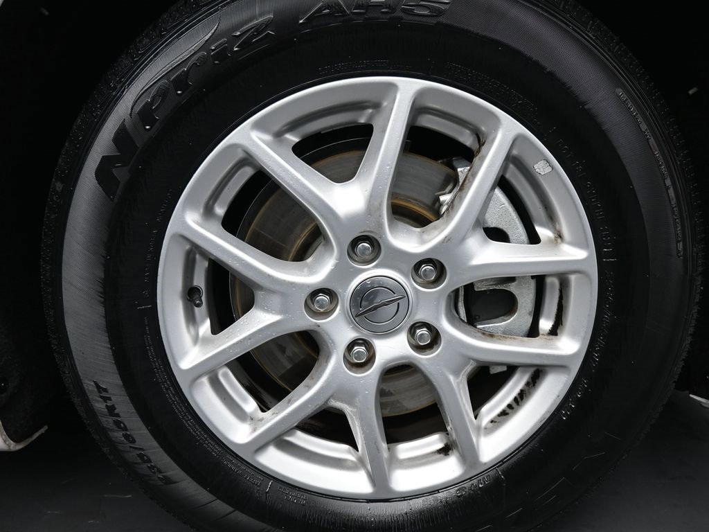 Used 2022 Chrysler Voyager LX image 11