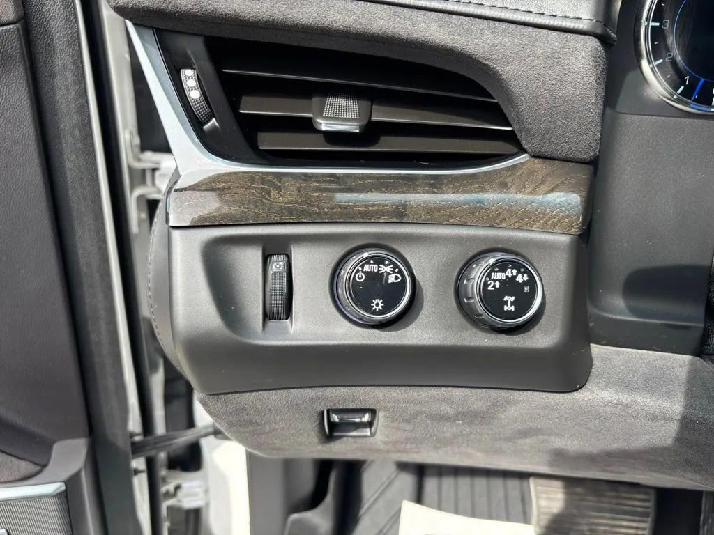 Used 2020 Cadillac Escalade Platinum image 12