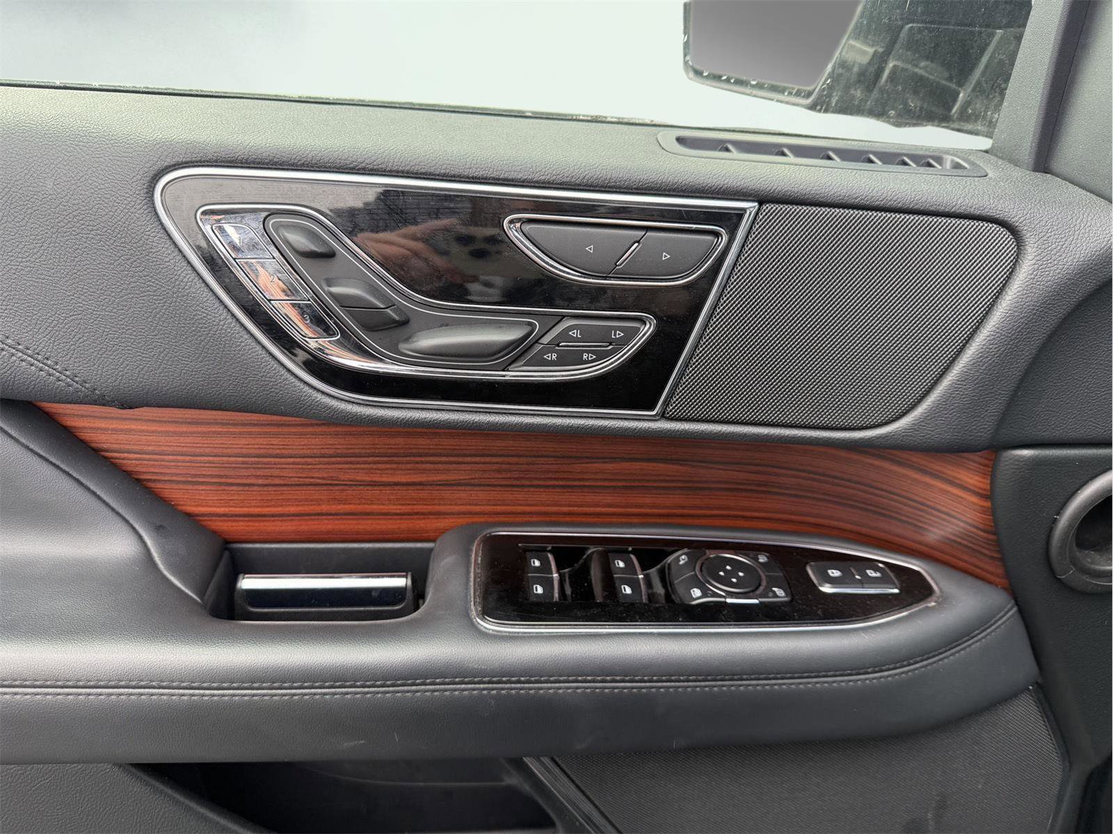 Used 2024 Lincoln Navigator Reserve image 10
