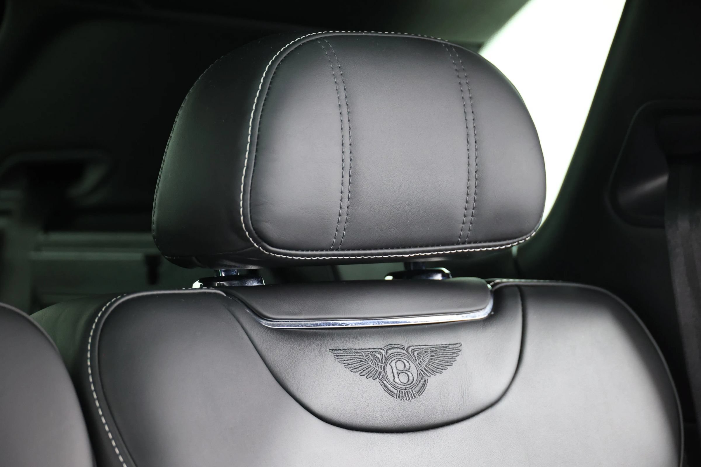 Used 2018 Bentley Bentayga Onyx Edition AWD/4WD image 93