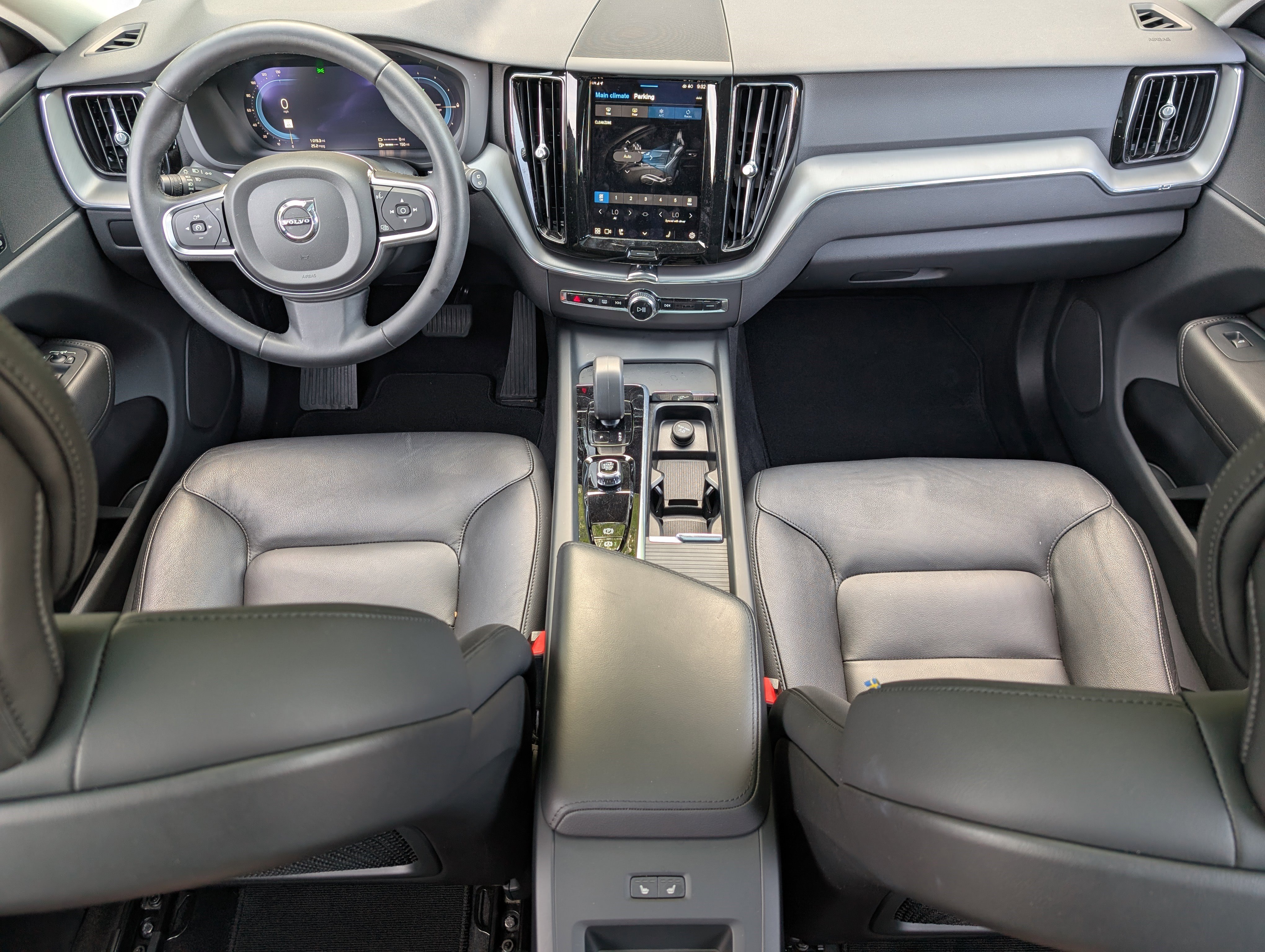 Used 2023 Volvo XC60 T8 Core image 23