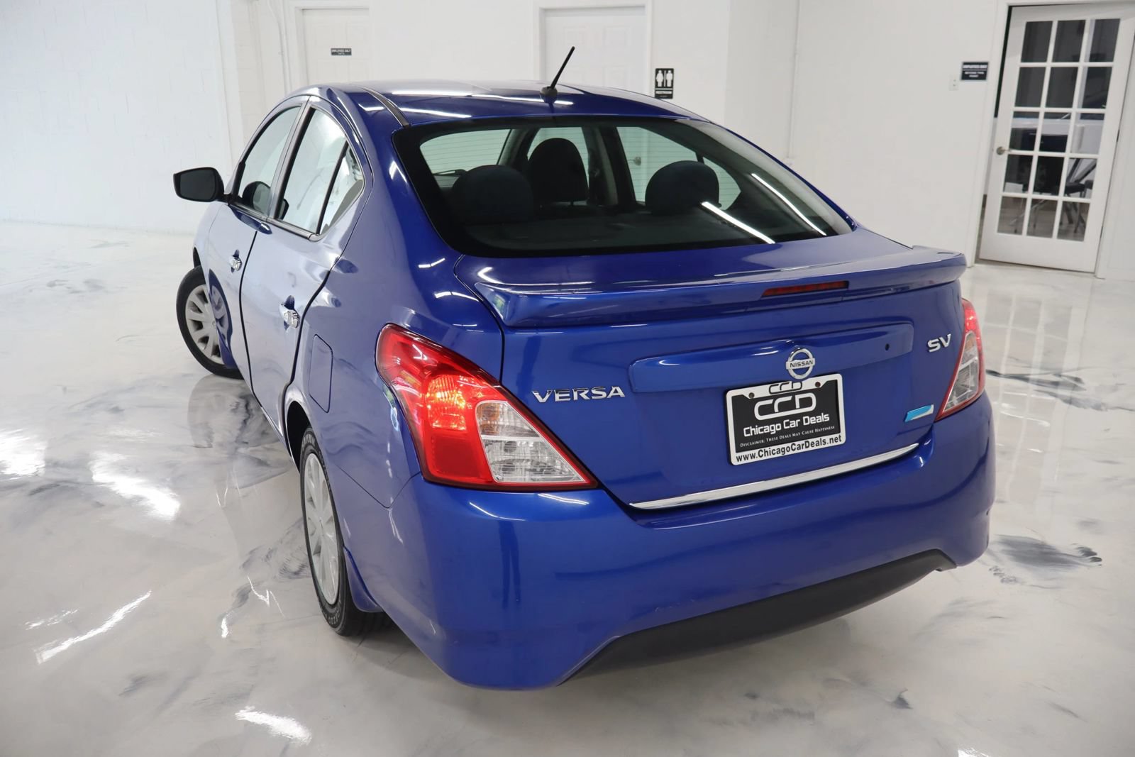 Used 2015 Nissan Versa SV FWD image 4