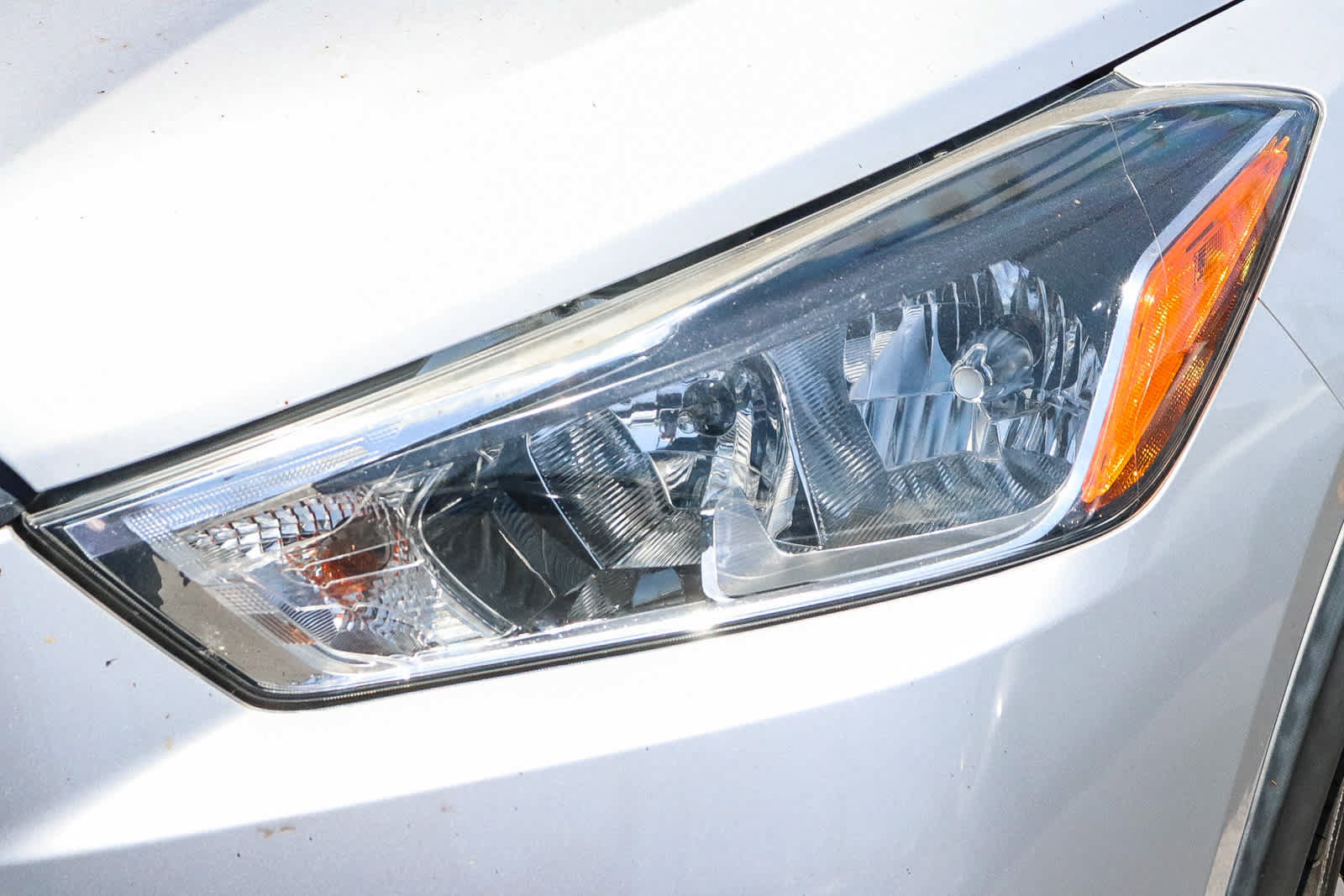 Used 2018 Nissan Kicks SV FWD image 2
