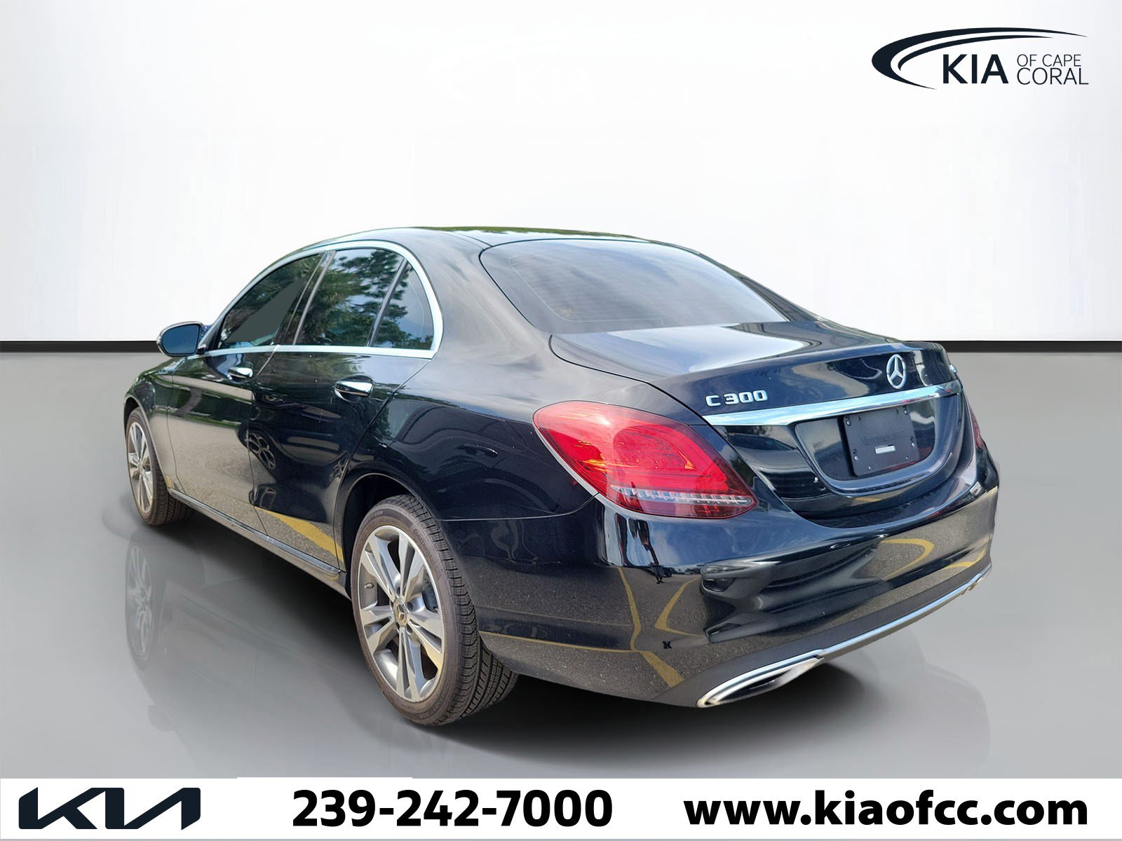 Used 2021 Mercedes-Benz C 300 4MATIC Sedan image 4