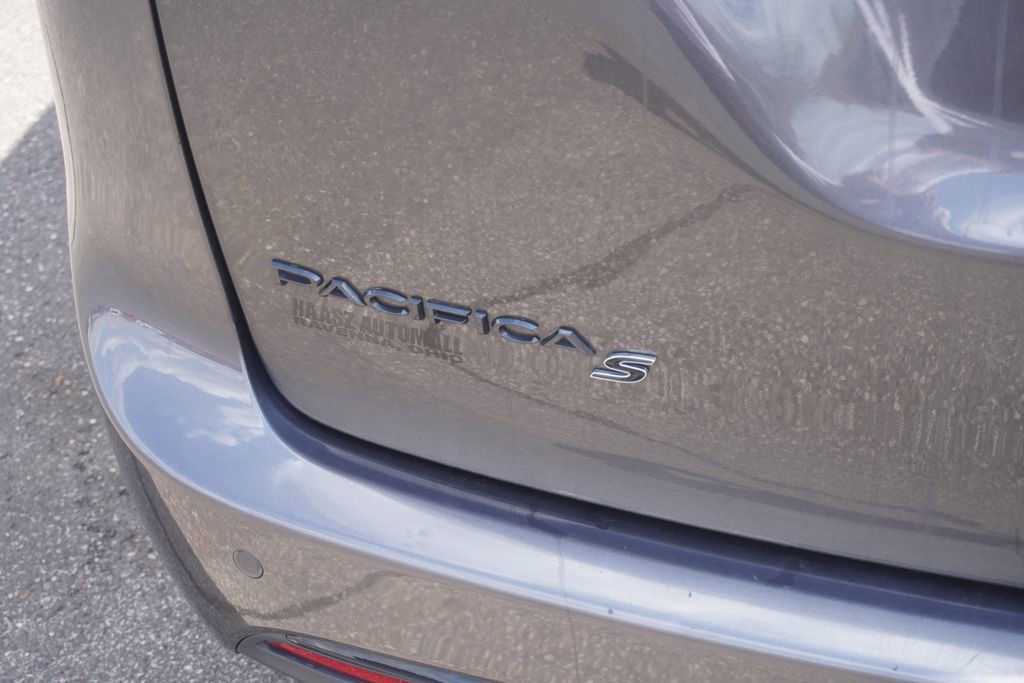 Used 2020 Chrysler Pacifica Touring w/ S Appearance Package FWD image 7