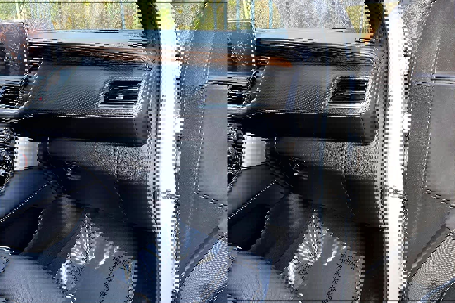 Used 2023 Chevrolet Suburban Premier image 18