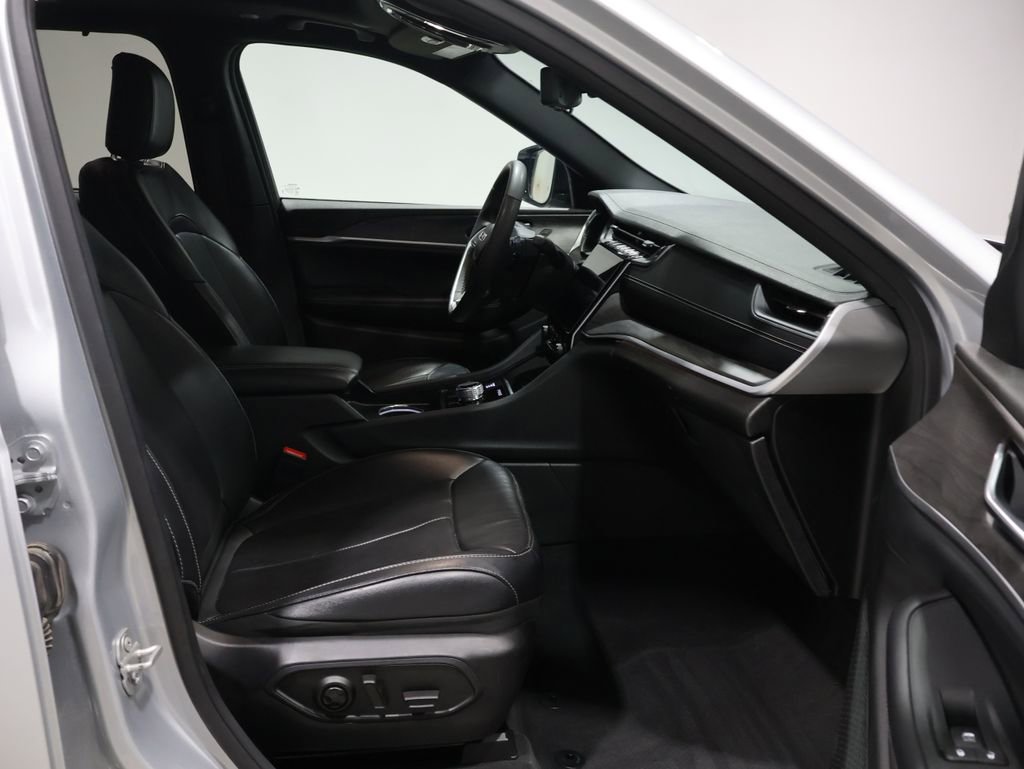 Used 2024 Jeep Grand Cherokee L Limited w/ Luxury Tech Group II image 24