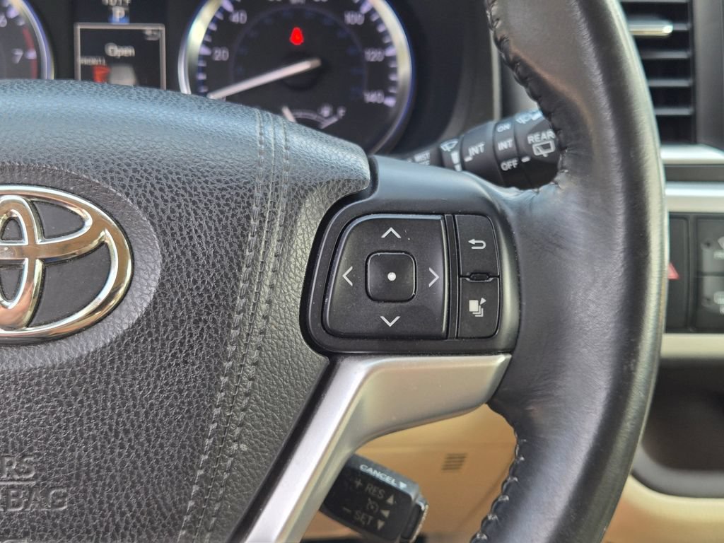 Used 2015 Toyota Highlander XLE FWD image 26
