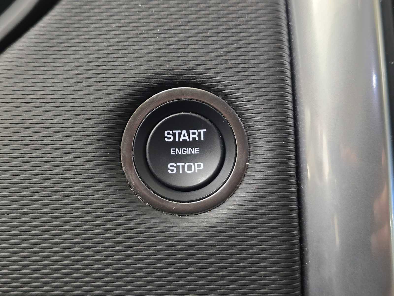 Used 2025 Land Rover Discovery Dynamic SE image 36