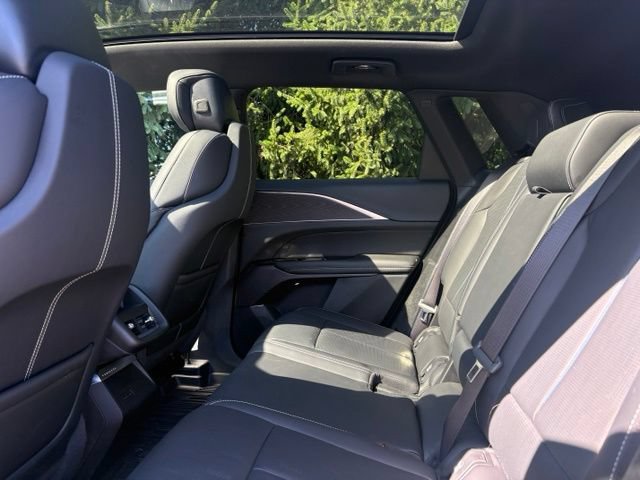 Used 2025 Cadillac Lyriq Luxury w/ LPO, Floor Liner Package AWD/4WD image 17
