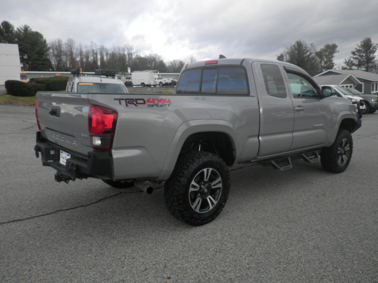 Used 2018 Toyota Tacoma TRD Sport image 7