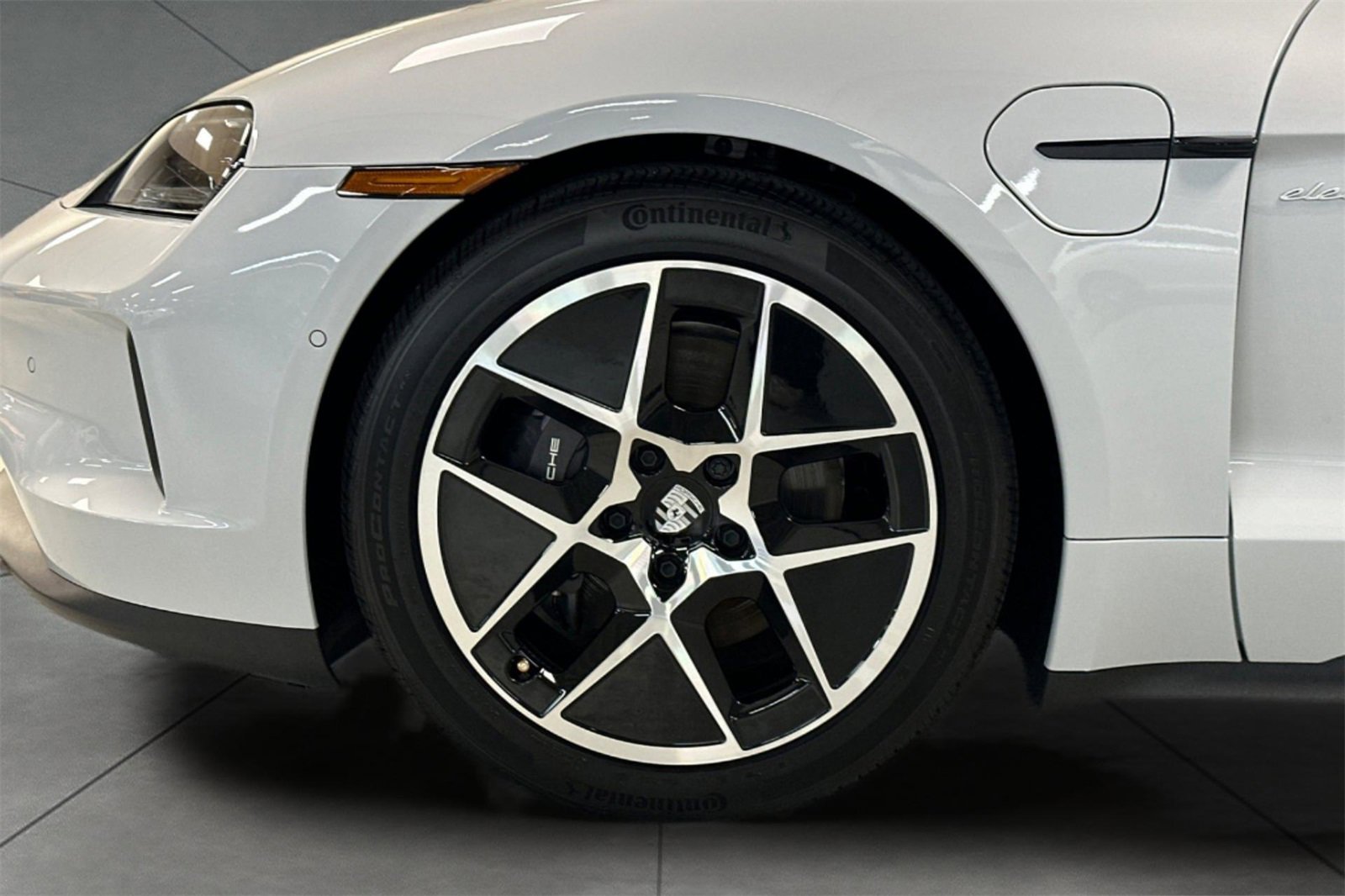 New 2025 Porsche Taycan image 12