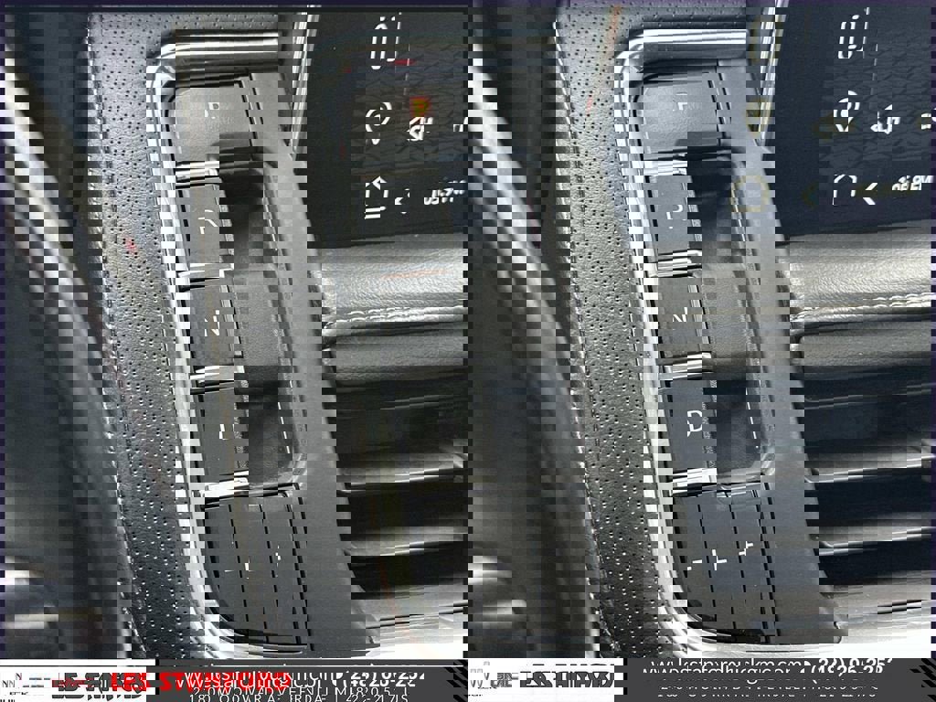 Used 2023 GMC Yukon XL SLT AWD/4WD image 30