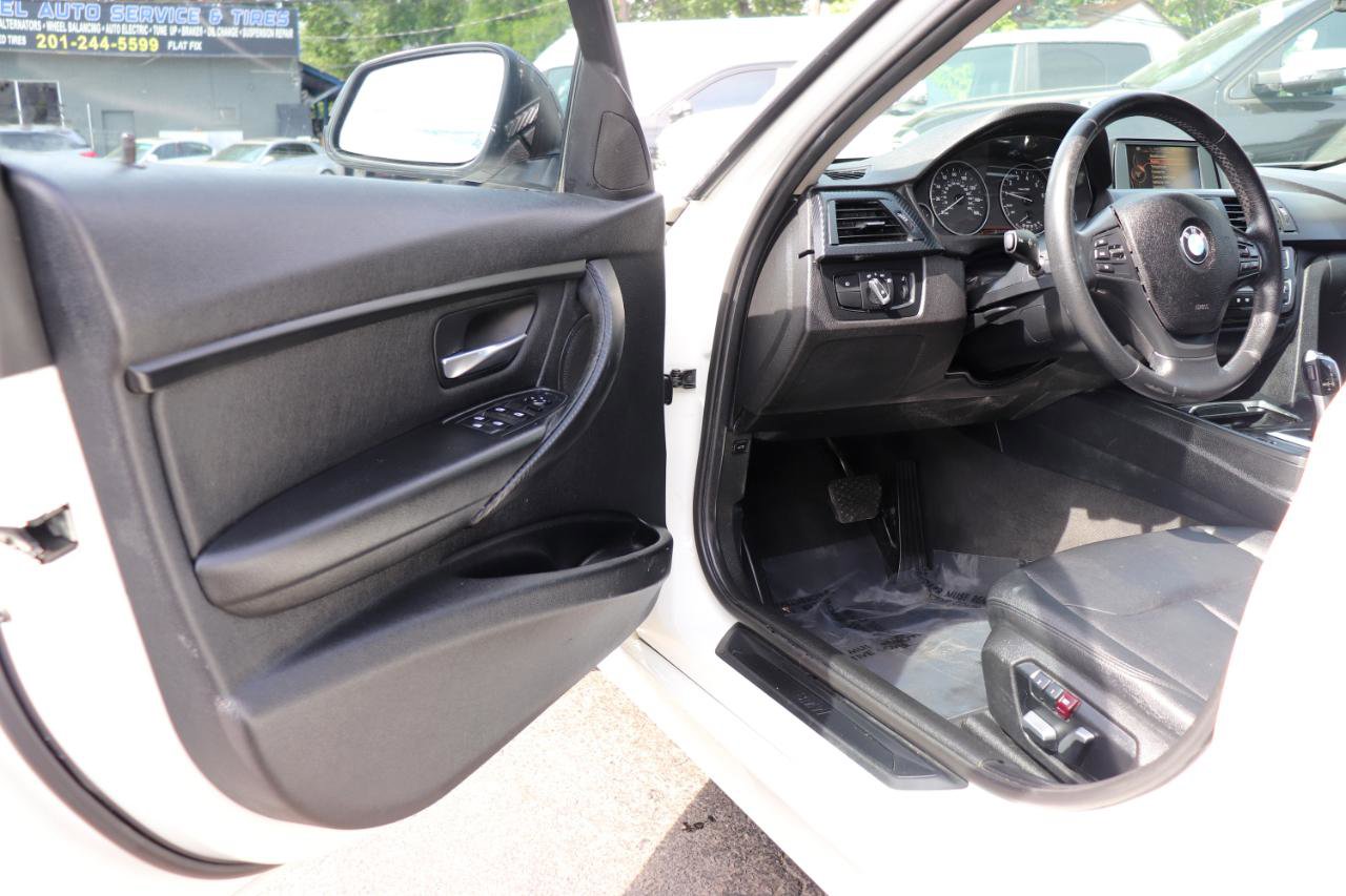 Used 2016 BMW 320i xDrive Sedan AWD/4WD image 10