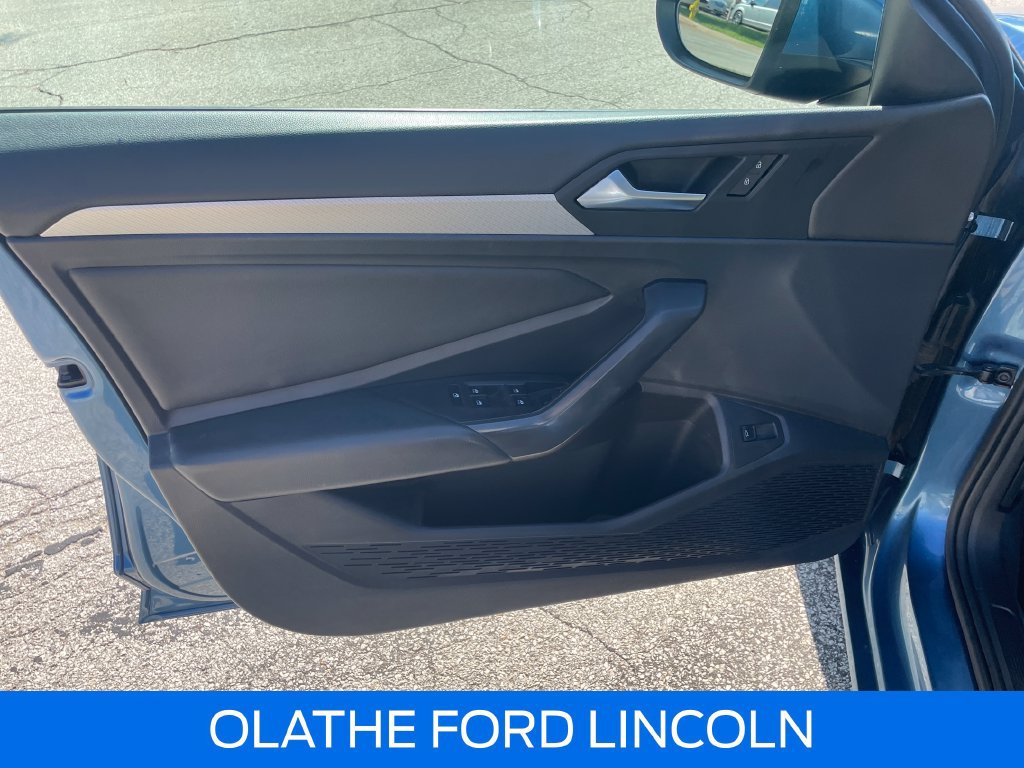 Used 2019 Volkswagen Jetta SE FWD image 12