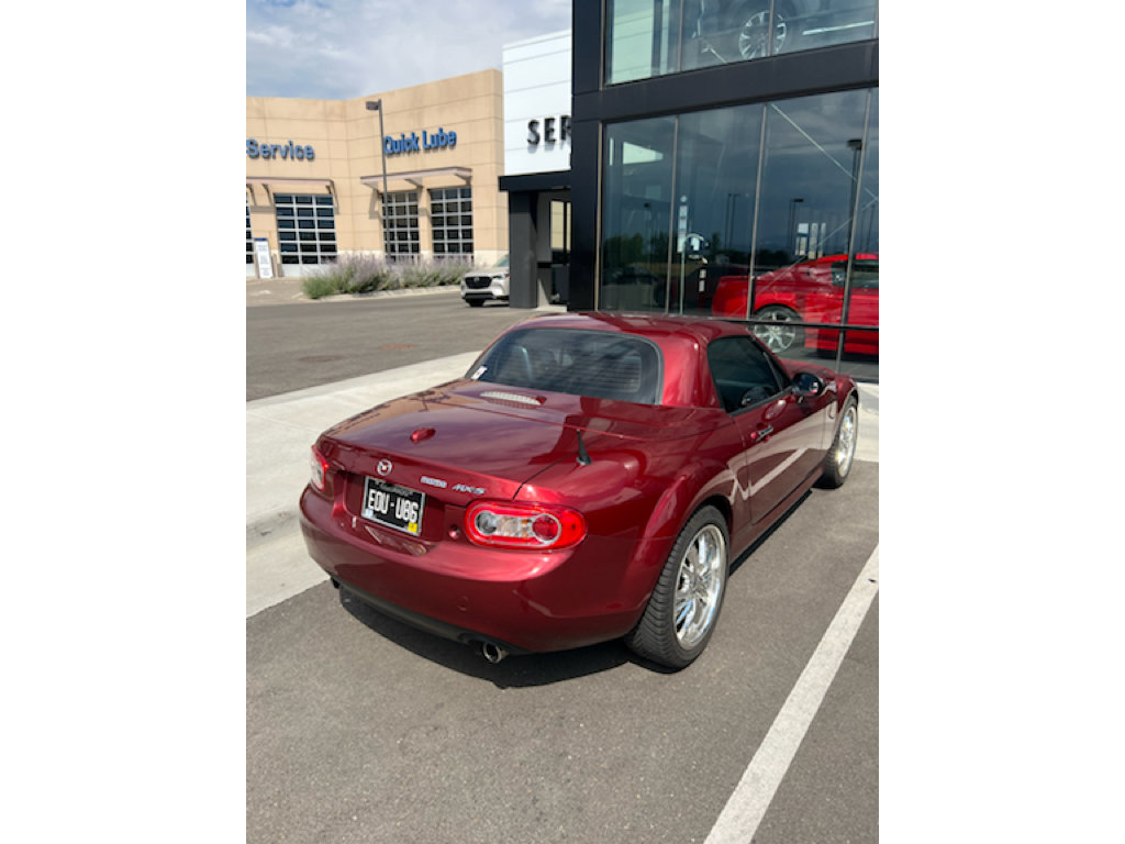 Used 2010 MAZDA MX-5 Miata Grand Touring w/ Premium Pkg RWD image 4