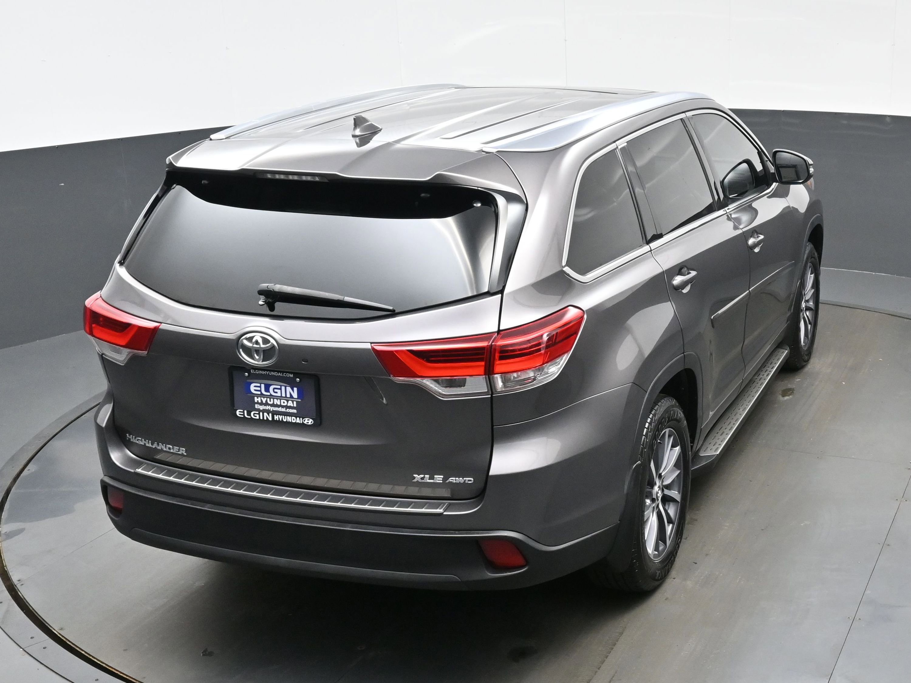 Used 2019 Toyota Highlander XLE AWD/4WD image 39