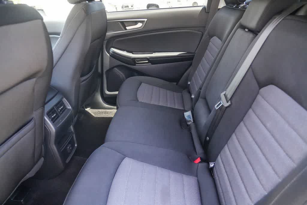 Used 2020 Ford Edge SE FWD image 18