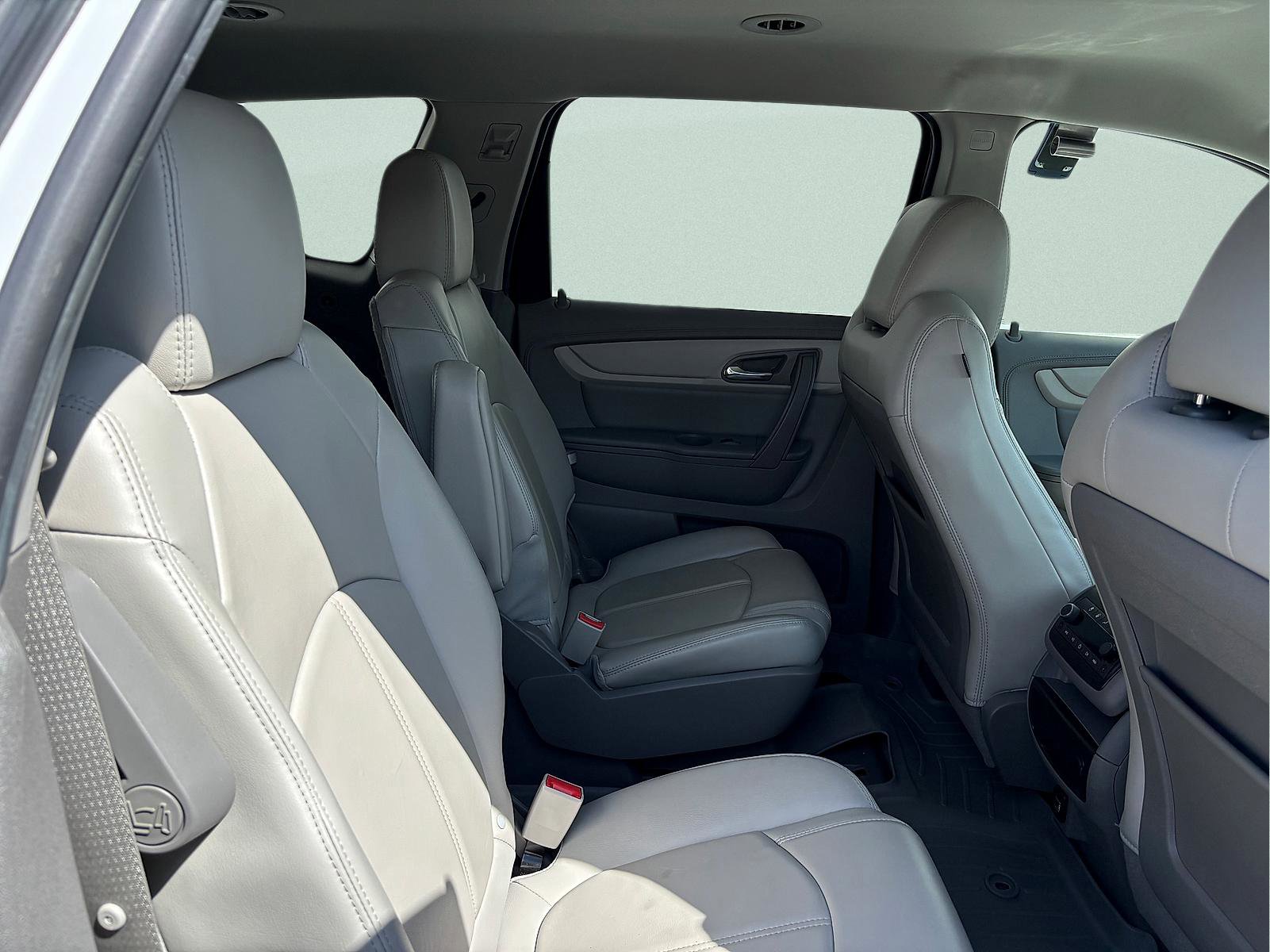 Used 2017 Chevrolet Traverse LT FWD image 30