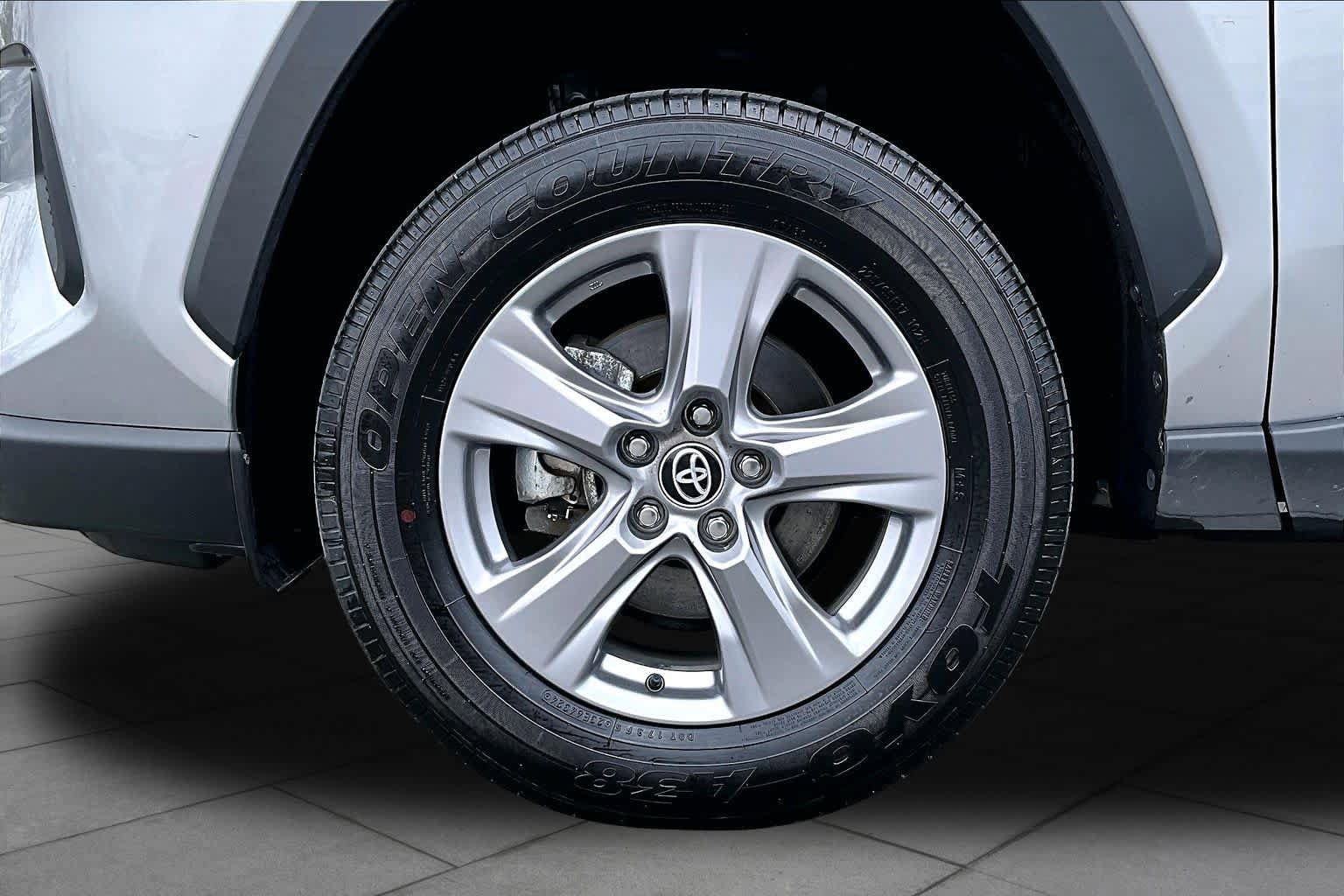 Used 2025 Toyota RAV4 XLE AWD/4WD image 11
