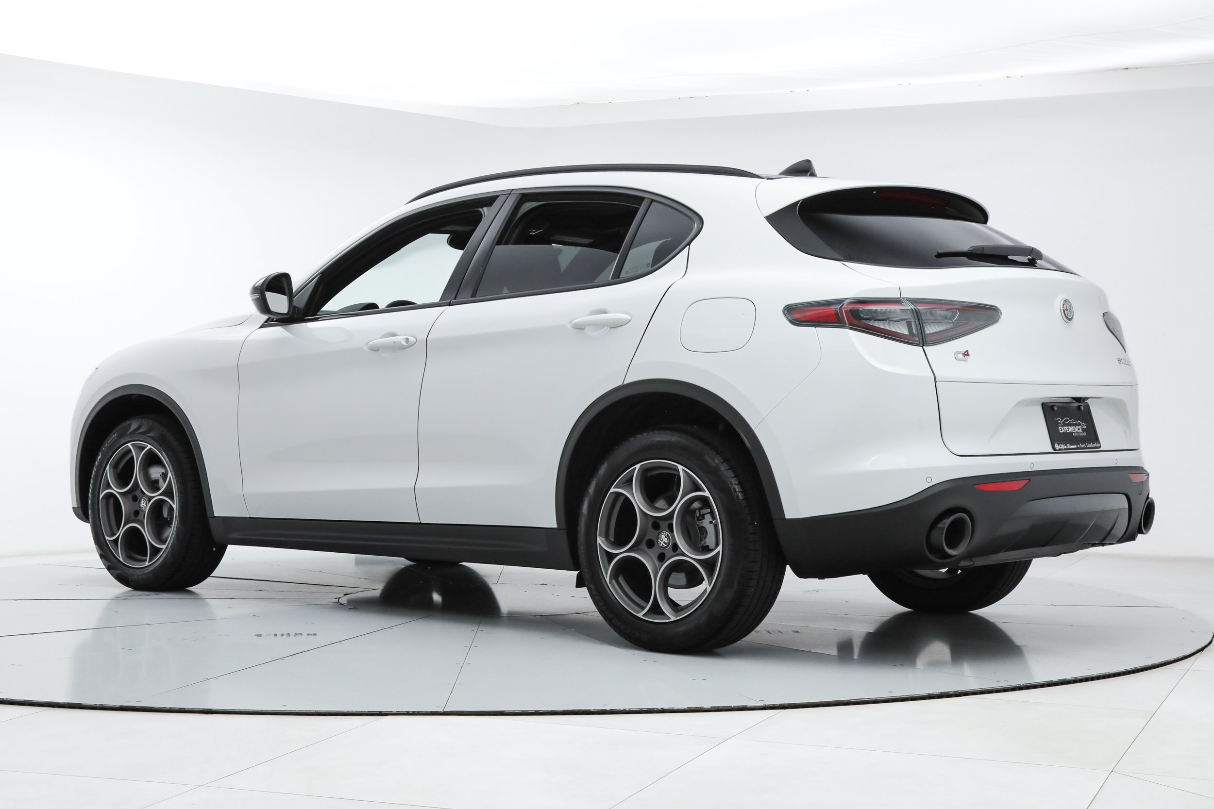 New 2025 Alfa Romeo Stelvio Sprint w/ Convenience Package AWD/4WD image 3