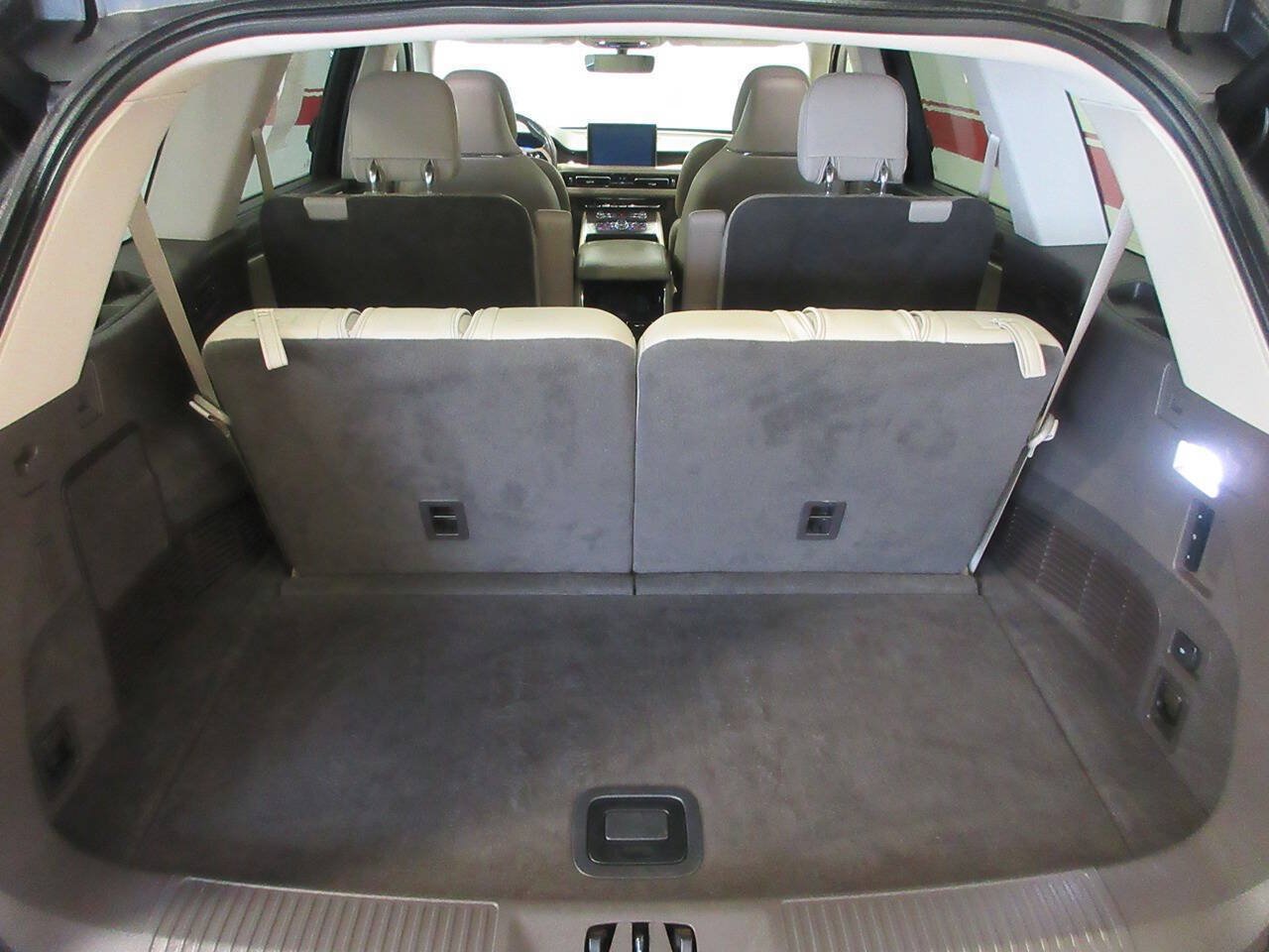Used 2020 Lincoln Aviator Reserve w/ Equipment Group 202A AWD/4WD image 37