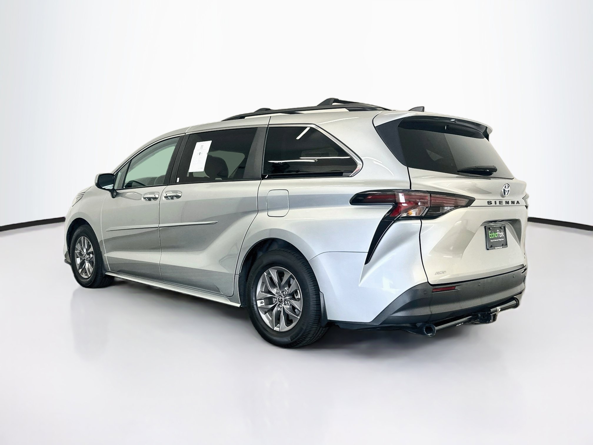 Used 2024 Toyota Sienna XLE w/ XLE Plus Package AWD/4WD image 5