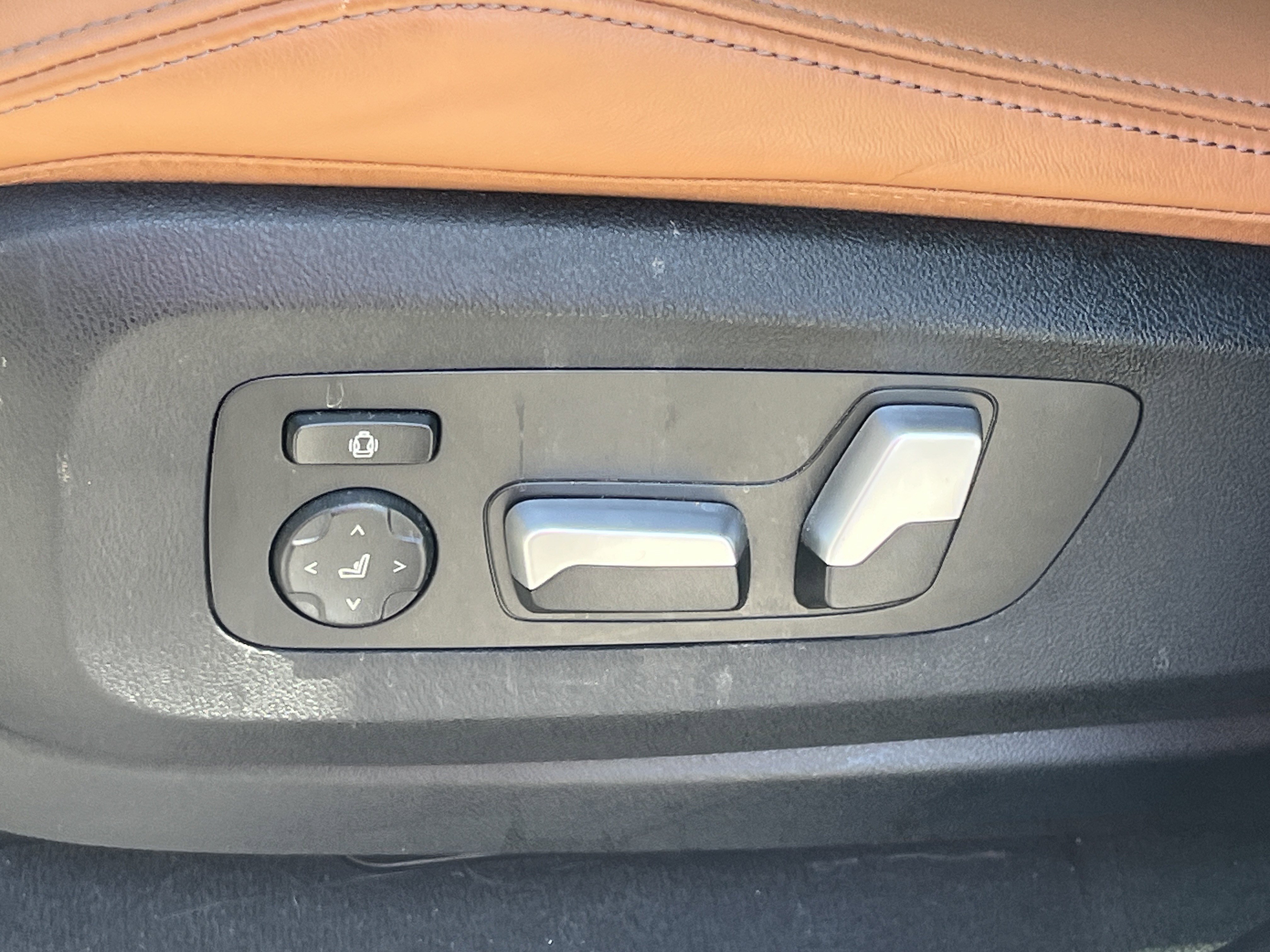 Used 2024 BMW X5 xDrive50e w/ M Sport Package image 18