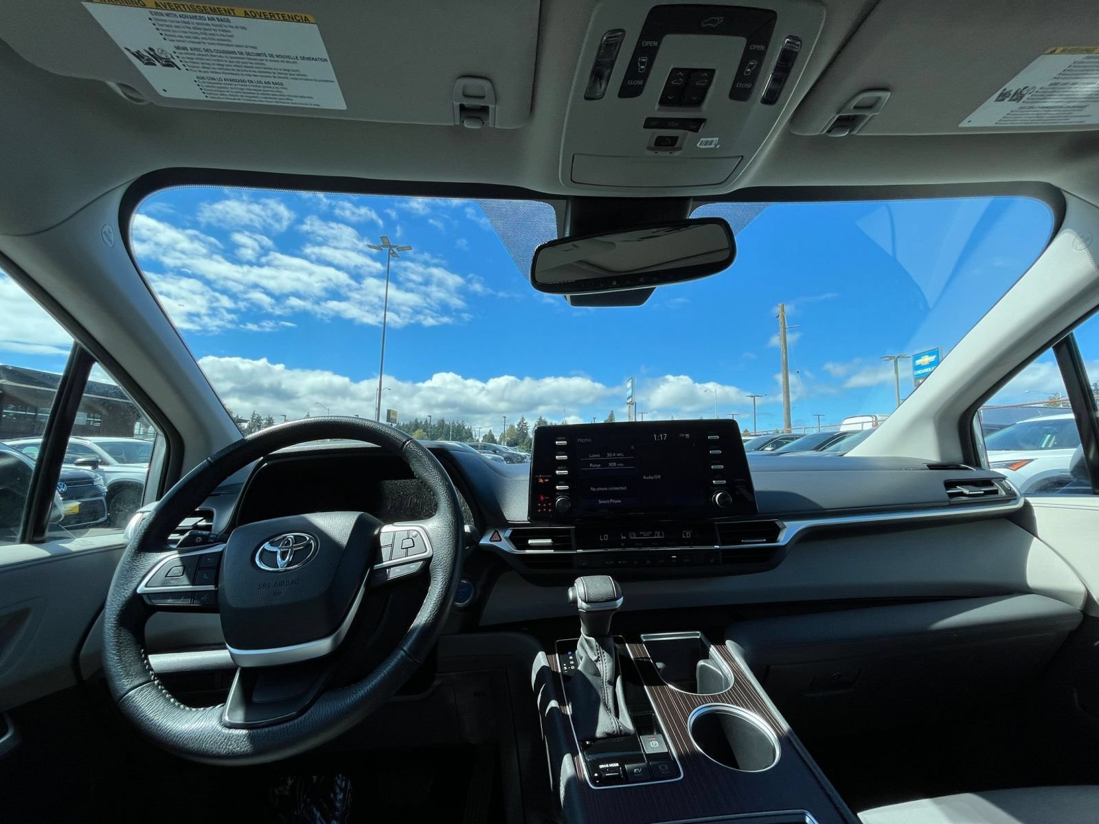Used 2023 Toyota Sienna XLE FWD image 31