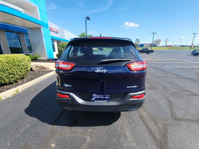 Used 2016 Jeep Cherokee Sport FWD image 6