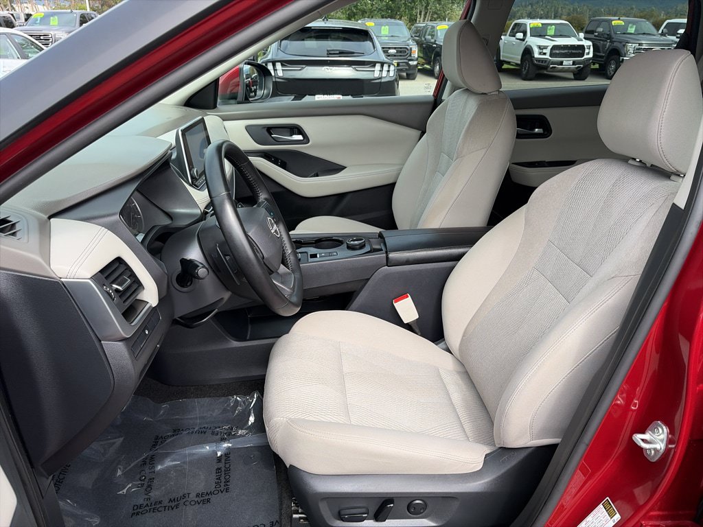 Used 2025 Nissan Rogue SV AWD/4WD image 10
