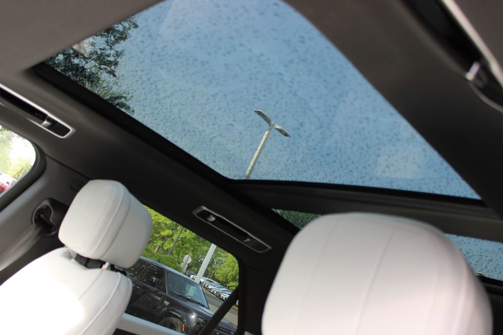 Used 2024 Land Rover Range Rover Sport SE AWD/4WD image 25