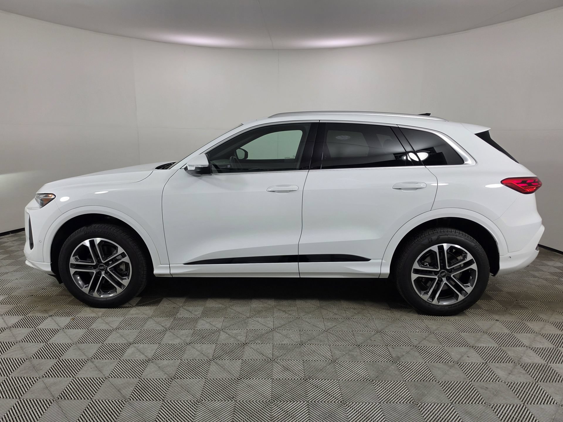 Used 2025 Audi Q5 Premium w/ Convenience Package AWD/4WD image 37