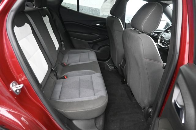 Used 2024 Chevrolet Trax RS w/ Sunroof Package FWD image 7