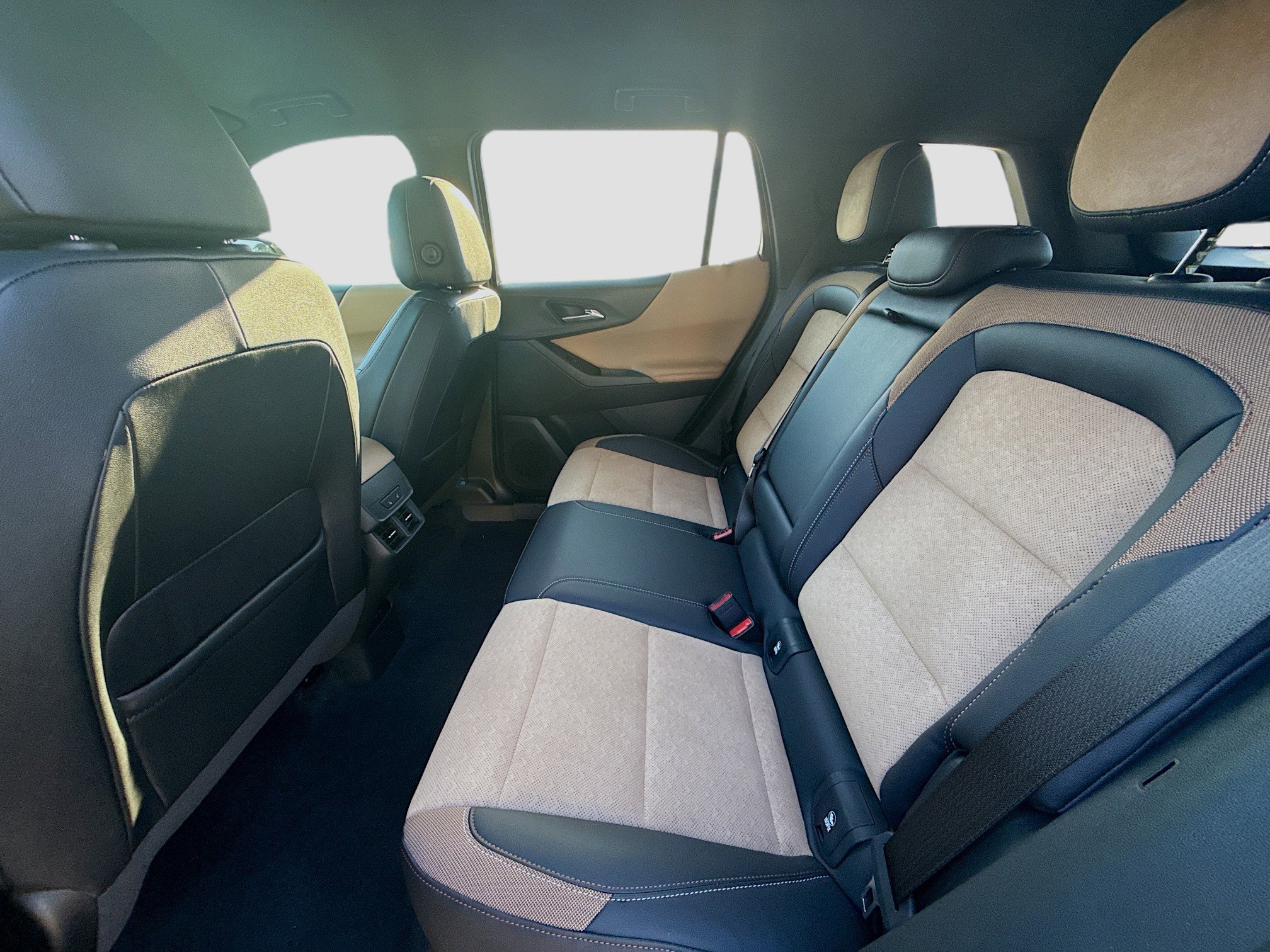 Used 2025 Chevrolet Equinox ACTIV w/ Safety and Technology Package image 24