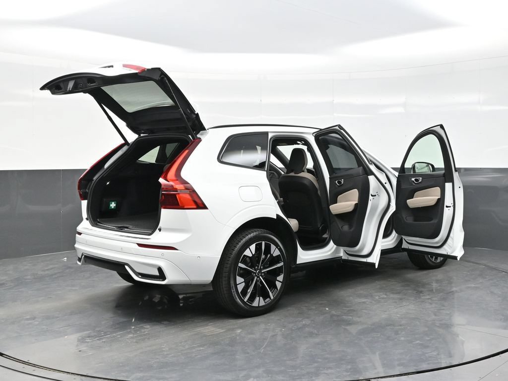 New 2026 Volvo XC60 B5 Plus w/ Protection Package Premier AWD/4WD image 44