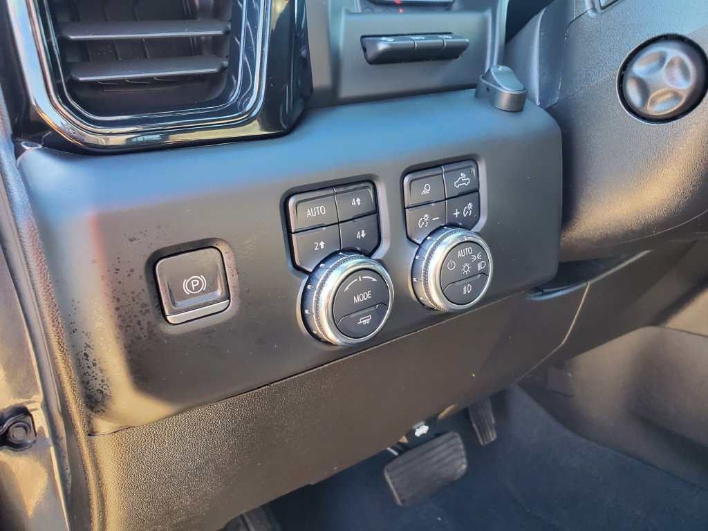 Used 2023 GMC Sierra 1500 AT4 w/ Technology Package AWD/4WD image 23