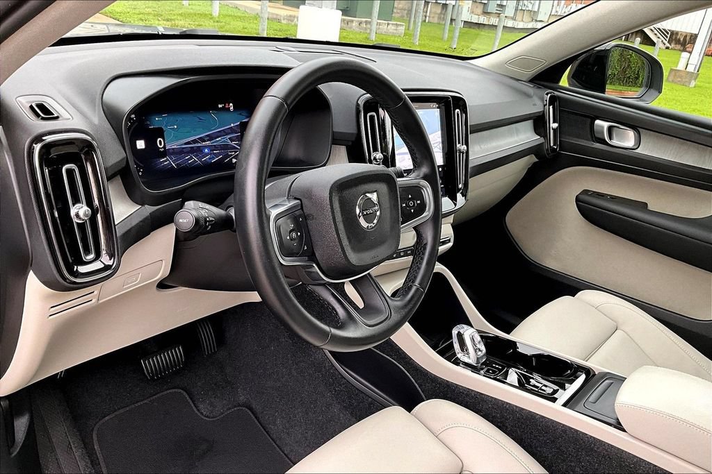 Used 2026 Volvo XC40 B5 Plus AWD/4WD image 19