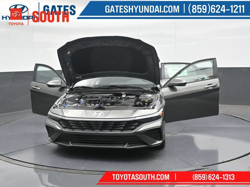 Used 2025 Hyundai Elantra SE FWD image 52