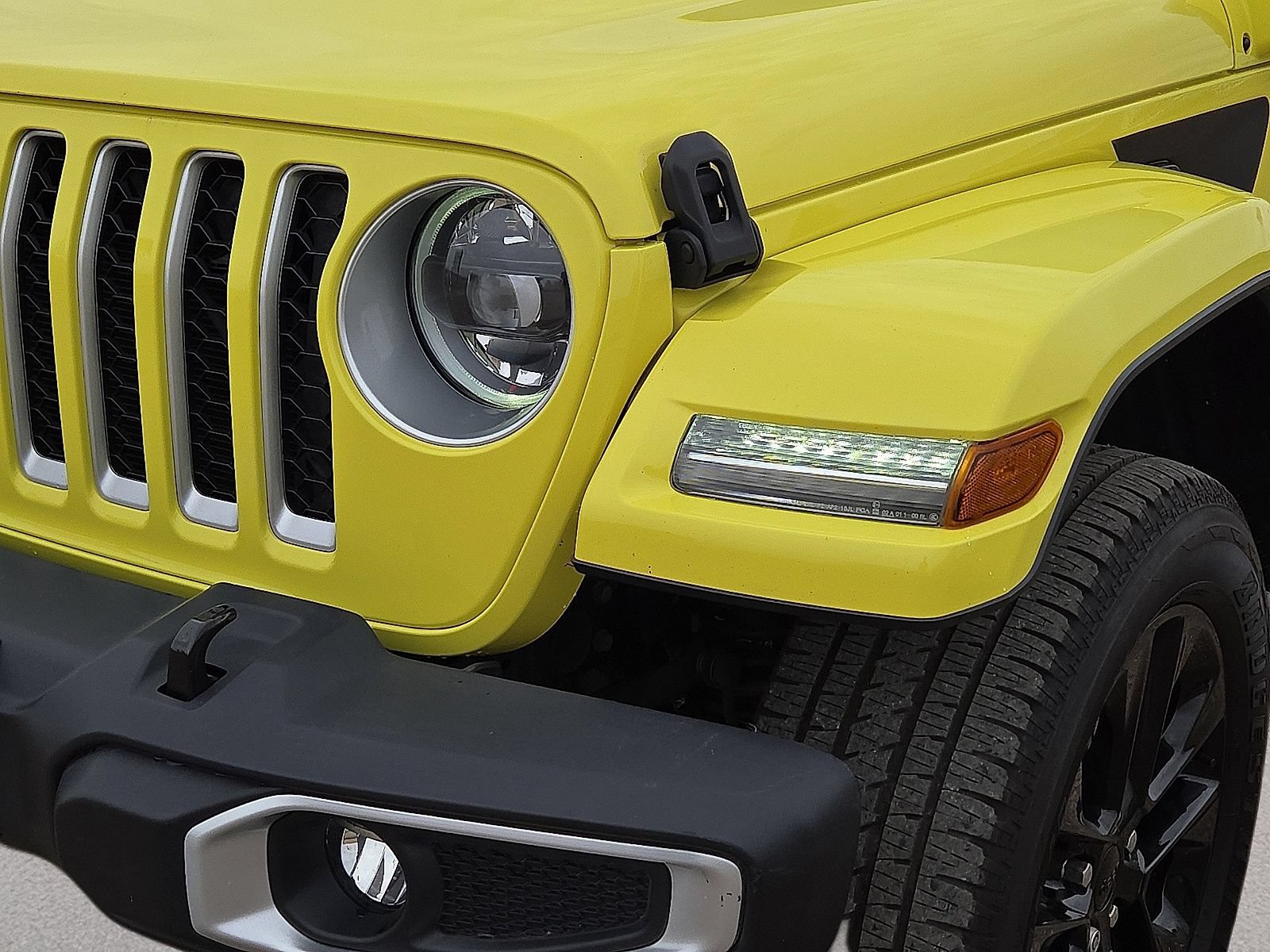 Used 2023 Jeep Wrangler Unlimited Sahara w/ Cold Weather Group AWD/4WD image 9