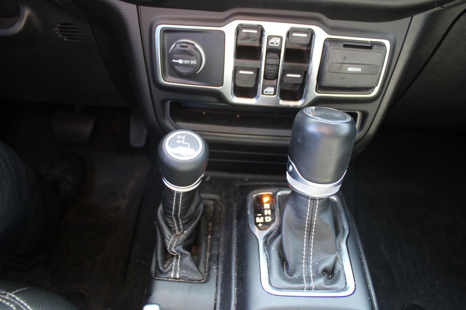 Used 2022 Jeep Wrangler Unlimited Sahara w/ Cold Weather Group image 33