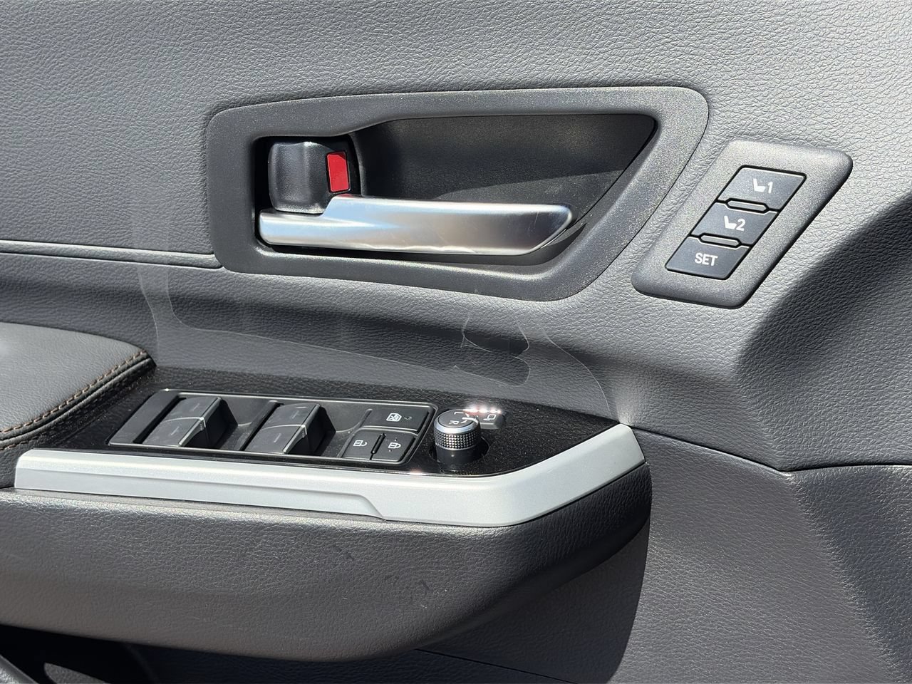 New 2026 Toyota Sienna Limited FWD image 15