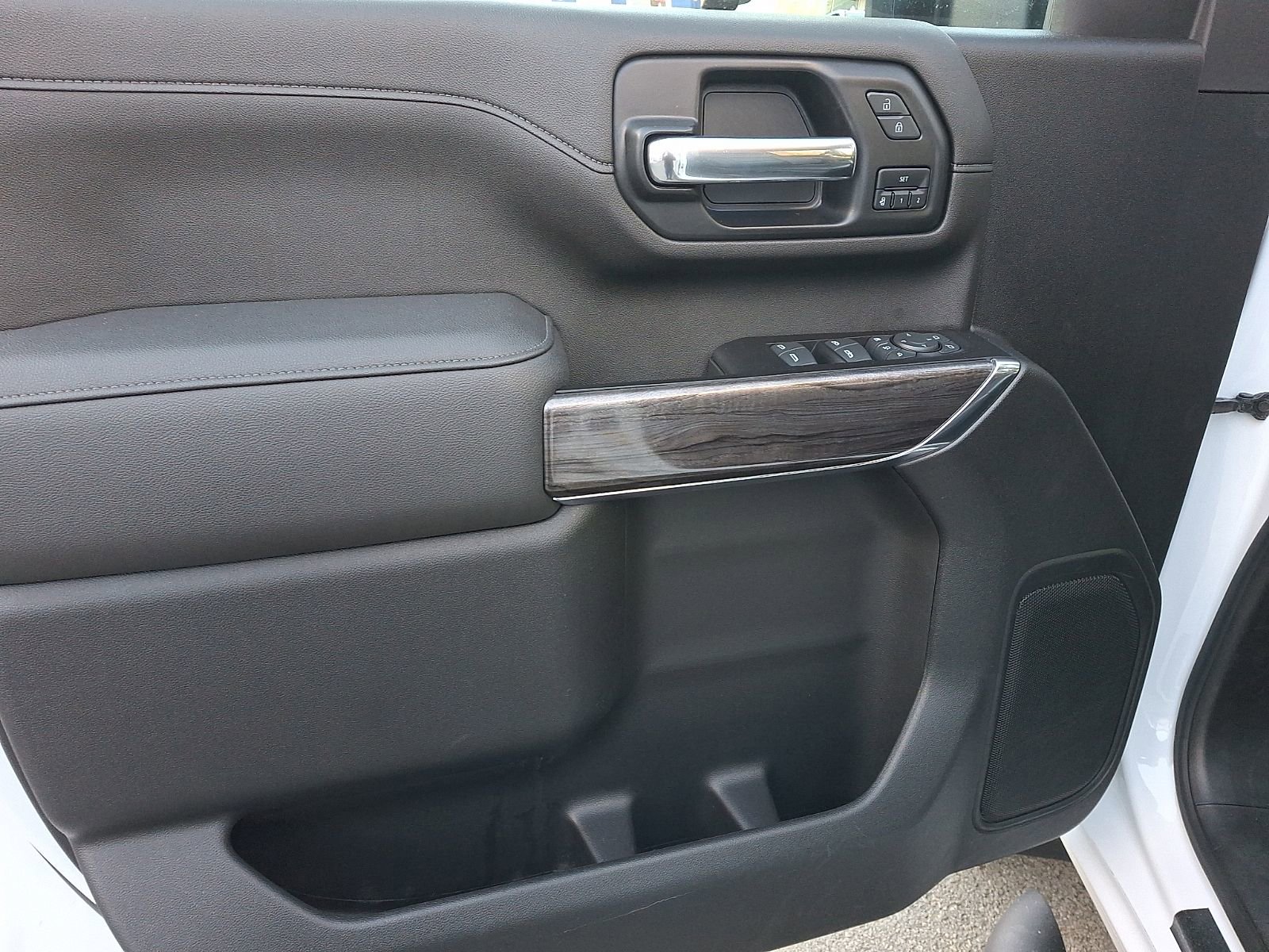 Used 2022 Chevrolet Silverado 2500 LTZ w/ LTZ Plus Package image 12