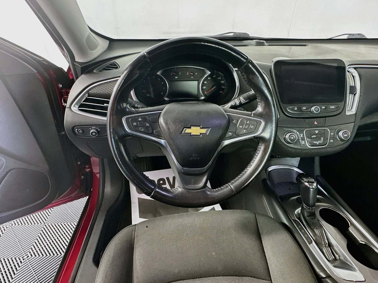 Used 2018 Chevrolet Malibu LT FWD image 11
